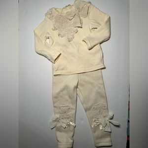 12-18M Mae li rose Beige festive outfit. Holliday outfit . Sweater and pants.